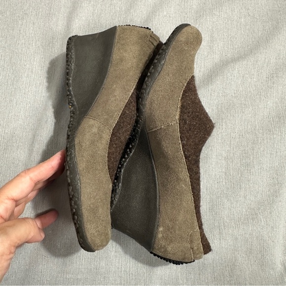 Merrell Tulip Wool Suede Wedge shoes, size 7.5, 2.5" wedge, taupe/brown - Picture 4 of 10